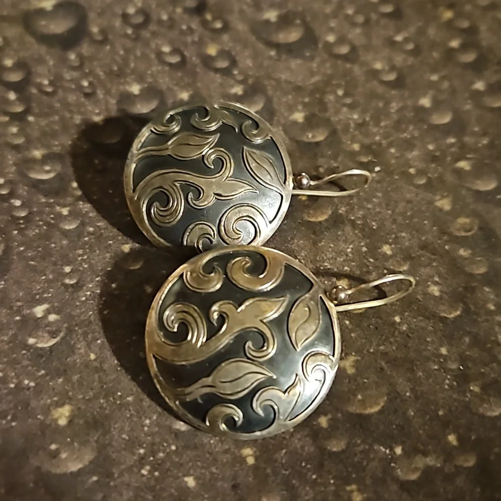 Silpada Israel Sterling Silver Earrings Intricate Swirling Leaf Design Black OS - Picture 4 of 5